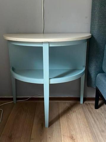 Nacht tafel/ kastje beschikbaar voor biedingen