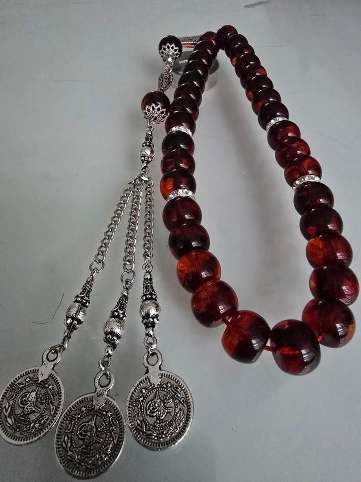 🔥 Opvallende elegantie: Speciaal gedecoreerde vuur-amber ge, Sieraden, Tassen en Uiterlijk, Kettingen, Gebruikt, Kunststof, Bruin