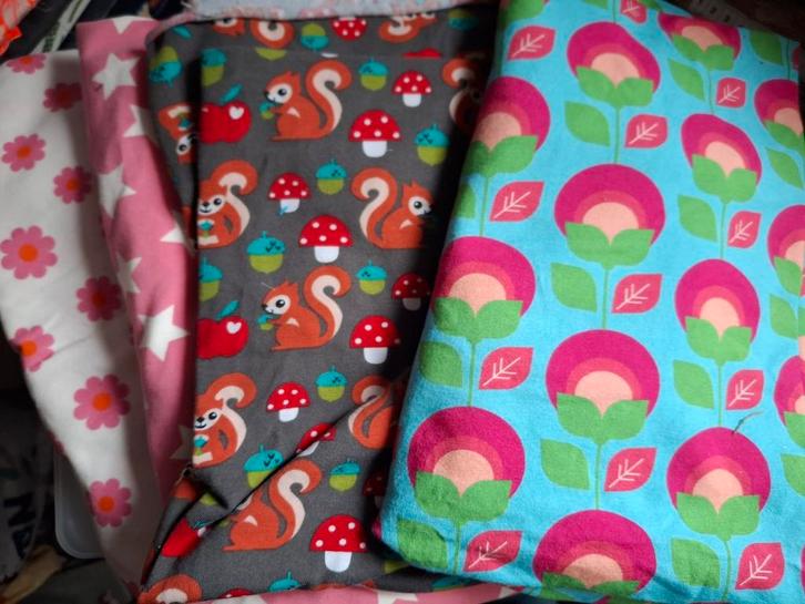 4 lappen leuke tricot., Hobby en Vrije tijd, Stoffen en Lappen, Zo goed als nieuw, Katoen, 120 cm of meer, 30 tot 200 cm, Ophalen of Verzenden