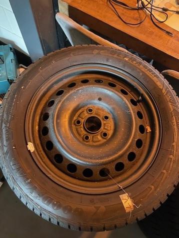 Toyota RAV4 Stalen velgen met winterbanden beschikbaar voor biedingen