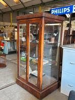 Antieke winkelvitrine, Ophalen