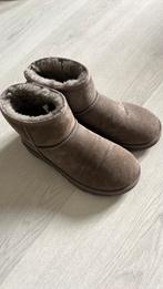 UGG MINI ZGAN, Ophalen of Verzenden, Zo goed als nieuw, Bruin