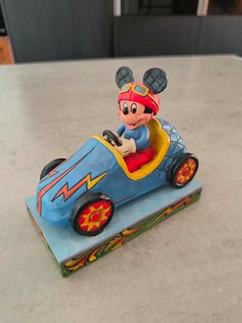 Jim Shore Disney Traditions Mickey Race Car 'takes the lead', Verzamelen, Beelden en Beeldjes, Zo goed als nieuw, Overige typen