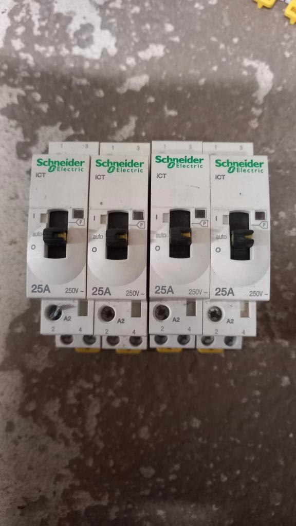 Schneider iCT Contactor 25A 2-polig  230V AC  handbediening, Doe-het-zelf en Verbouw, Elektra en Kabels, Nieuw, Ophalen of Verzenden