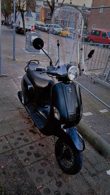La Souris Vespelini (2017) geel kenteken Lage km-stand beschikbaar voor biedingen