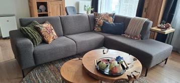 Grijze hoekbank in goede zeer goede staat, nagenoeg nieuw!!  beschikbaar voor biedingen