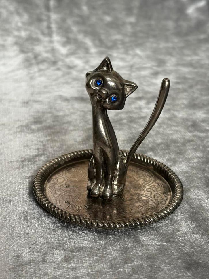 Vintage verzilverde ringhouder poes met blauwe ogen, Sieraden, Tassen en Uiterlijk, Ringen, Gebruikt, Dame, Overige kleuren, Overige materialen