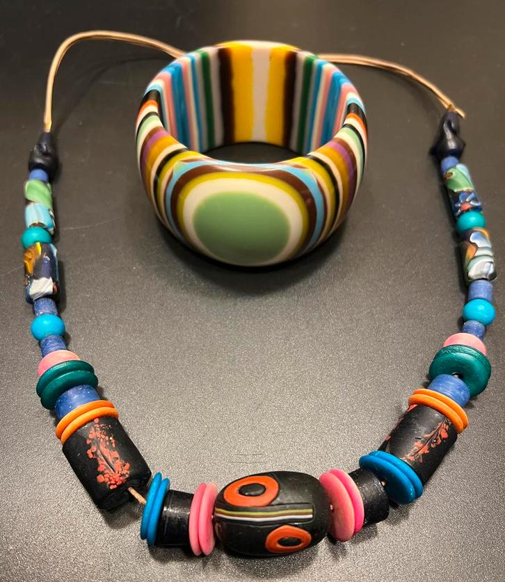 Afrikaanse millefiori handelskralen ketting+kleurige armband, Antiek en Kunst, Kunst | Niet-Westerse kunst, Ophalen of Verzenden