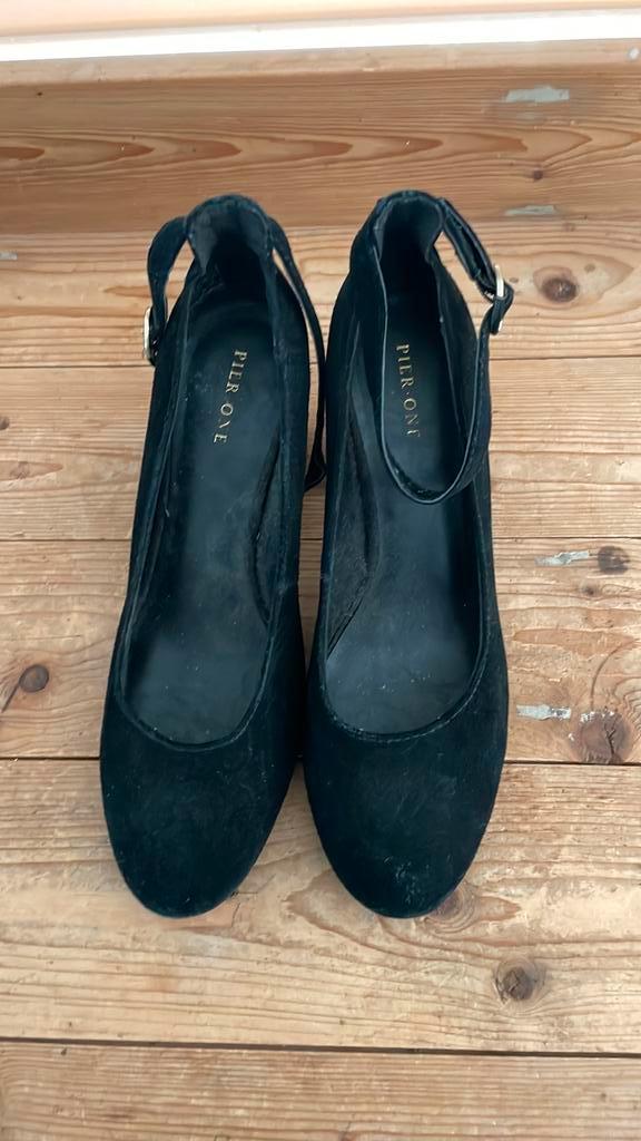 Zwarte hakken met enkelbandje maat 39, Kleding | Dames, Schoenen, Zo goed als nieuw, Zwart, Ophalen of Verzenden