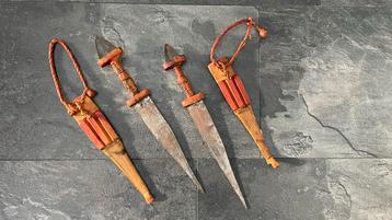 2x Oude Kris met Schede - Dolk beschikbaar voor biedingen