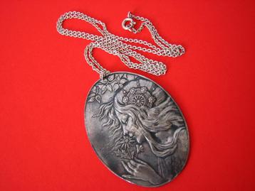 Mooie Zilveren Jugendstil Hanger aan Fijne Zilveren Ketting beschikbaar voor biedingen