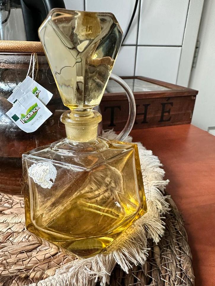 Vintage glazen parfumfles – chic voor je kaptafel, Verzamelen, Parfumverzamelingen, Parfumfles, Ophalen of Verzenden