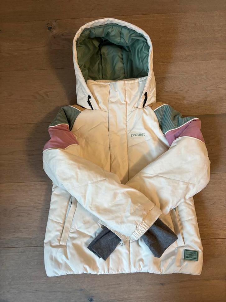 Complete Protest Skikleding Set Maat 140 - 1 winter gedragen, Kleding | Dames, Wintersportkleding, Zo goed als nieuw, Pak, Maat 34 (XS) of kleiner