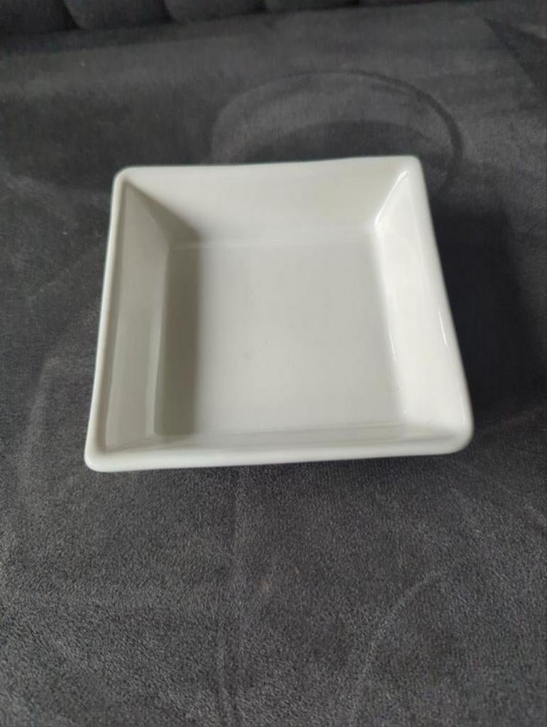 Wit schaaltje - vierkant, Huis en Inrichting, Keuken | Servies, Ophalen of Verzenden, Overige stijlen, Schaal of Schalen