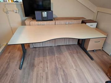 GRATIS Ahrend bureau, 90x180cm, hoogte verstelbaar