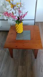 Salontafel met glazen plaatje., Huis en Inrichting, Tafels | Salontafels, 50 tot 100 cm, Minder dan 50 cm, Vierkant, Teakhout
