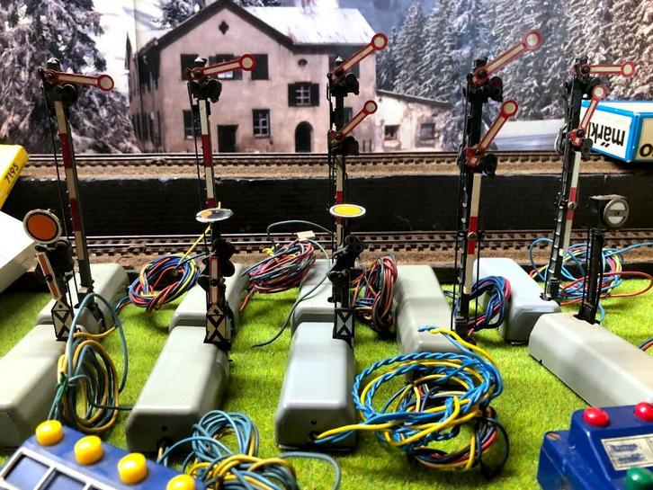 Märklin 9 mechanische seinen M-rails, Hobby en Vrije tijd, Modeltreinen | H0, Gebruikt, Rails, Wisselstroom, Märklin, Analoog