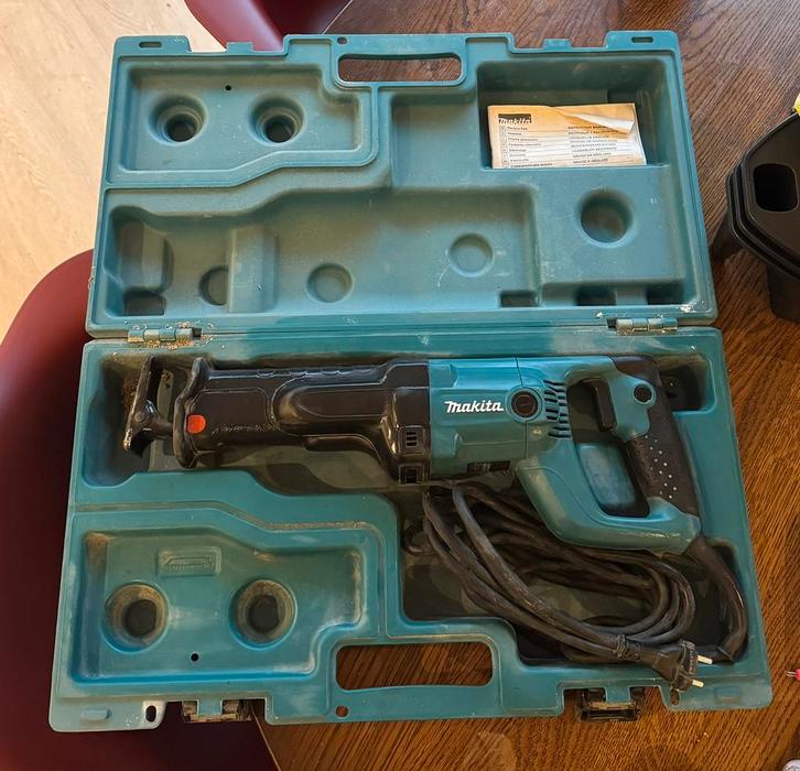Makita JR3050T reciprozaag, Doe-het-zelf en Verbouw, Gereedschap | Zaagmachines, Zo goed als nieuw, Reciprozaag, 600 tot 1200 watt