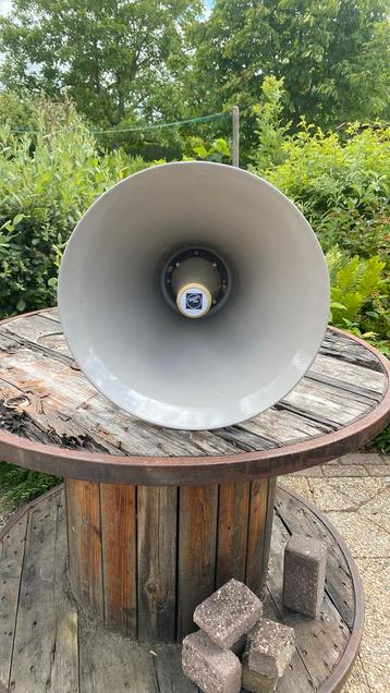 Mooei luidspeaker beschikbaar voor biedingen