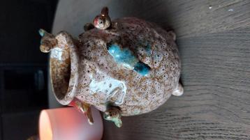 Vaas met vogels beschikbaar voor biedingen