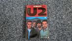 On tour met U2 paperback boek, Gelezen, Artiest, Ophalen of Verzenden