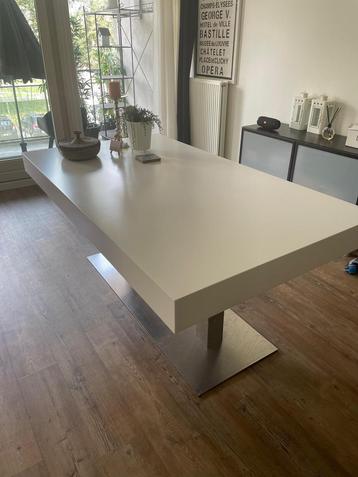 Prachtige witte tafel