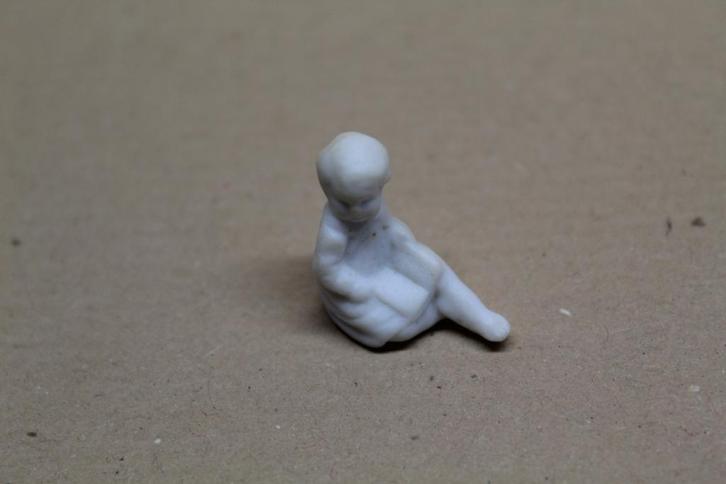 (17) Antiek beeldje voor het antieke poppenhuis, Antiek en Kunst, Antiek | Speelgoed, Ophalen of Verzenden