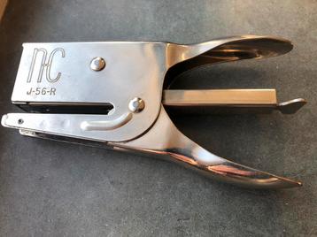 Nietmachine NC J-56-R (No. J-30 Made in USA NEVA-CLOG) beschikbaar voor biedingen