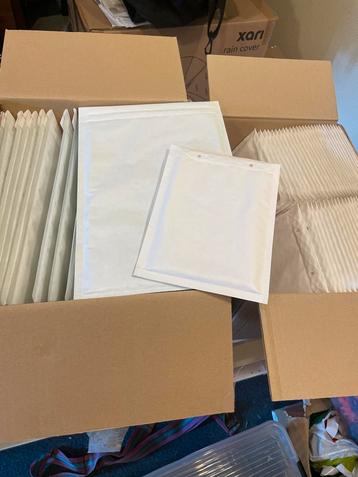 Gratis gewatteerde enveloppen beschikbaar voor biedingen