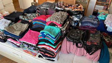 Garderobe Maat XL (46/48) - Veel Kleding en schoenen 1 koop. beschikbaar voor biedingen