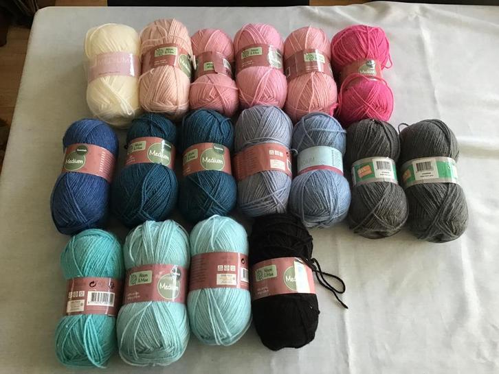 Diverse garens. Saskia Wibra. Medium Action., Hobby en Vrije tijd, Breien en Haken, Zo goed als nieuw, Breien of Haken, Wol of Garen