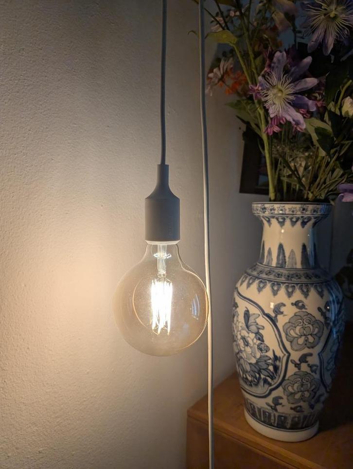 2 x Muuto hanglamp wit, Huis en Inrichting, Lampen | Hanglampen, Zo goed als nieuw, 75 cm of meer, Glas, Kunststof, Ophalen of Verzenden