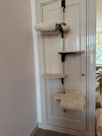 Kattenplankjes voor aan de deur beschikbaar voor biedingen