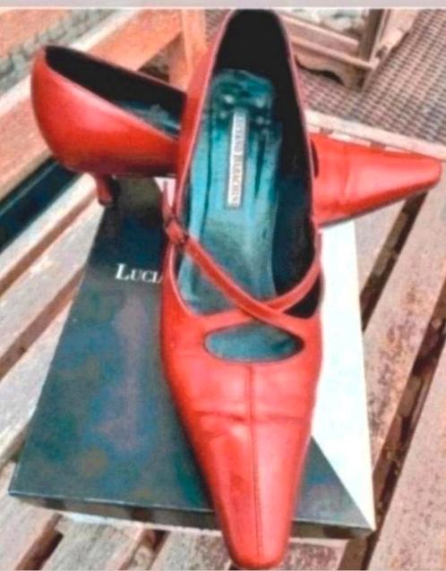 Italiaanse Enrico Gibellieri rode pumps met queeniehak 38, Kleding | Dames, Schoenen, Zo goed als nieuw, Pumps, Rood, Verzenden