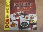 Toveren met theezakjes door Tiny van der Plas, Hobby en Vrije tijd, Theezakjes, Ophalen of Verzenden, Boek