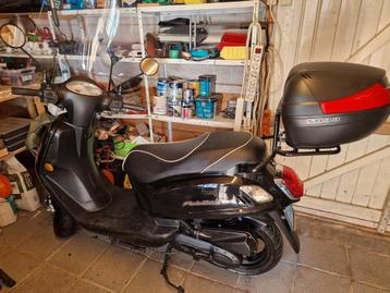 Scooter blauw kenteken nieuwe accu beschikbaar voor biedingen