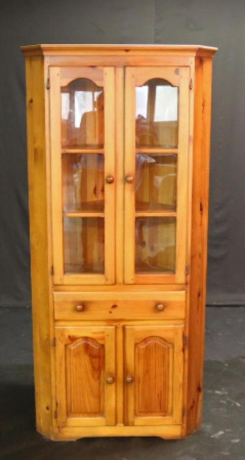 Mooi grenen hoekvitrinekastje van Jeantique, Huis en Inrichting, Kasten | Vitrinekasten, Gebruikt, 150 tot 200 cm, 50 tot 100 cm