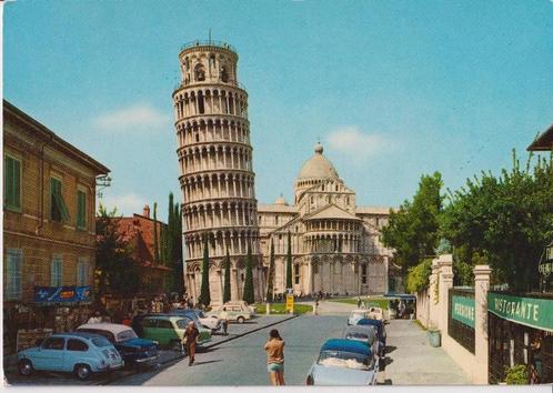 Italie, Pisa met auto's Fiat 600 , Glas Isar, Verzamelen, Ansichtkaarten | Buitenland, Ongelopen, Italië, Ophalen of Verzenden