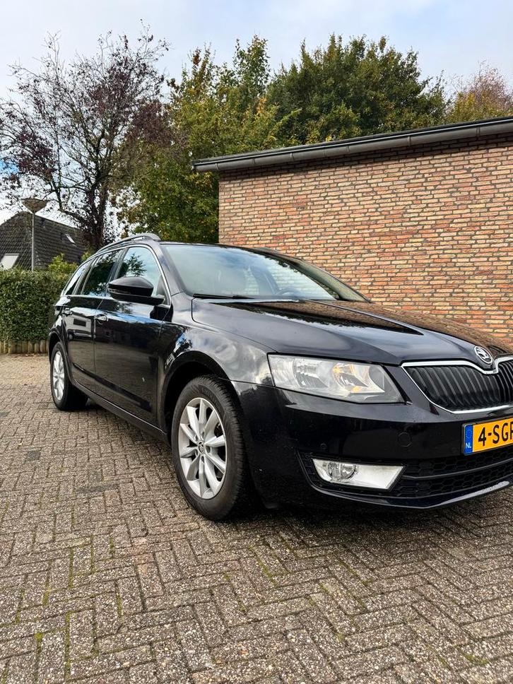 Skoda Octavia 1.2 TSI 77KW Combi 2013 Zwart, Auto's, Skoda, Particulier, Octavia, Benzine, A, Hatchback, Handgeschakeld, Origineel Nederlands