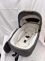 Nuna Cari Next Grey, Luxe autostoel & reiswieg in één + Base, Ophalen of Verzenden, Zo goed als nieuw