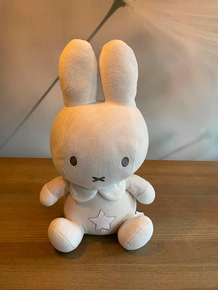 Schattige Nijntje knuffel met geluiden, Kinderen en Baby's, Speelgoed | Knuffels en Pluche, Zo goed als nieuw, Konijn, Ophalen of Verzenden