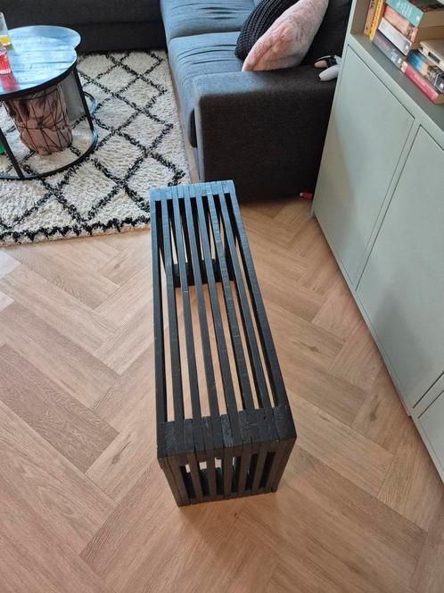 Zwart houten bankje, Huis en Inrichting, Banken | Sofa's en Chaises Longues, Zo goed als nieuw, Tweepersoons, Minder dan 150 cm