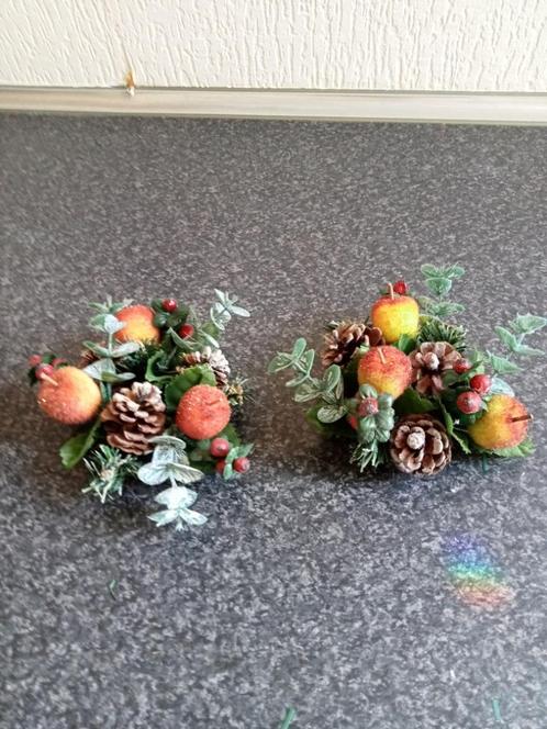 KERST:2 prachtige vintage kaarsenringen met dennen appeltjes, Huis en Inrichting, Woonaccessoires | Kransen, Ophalen of Verzenden