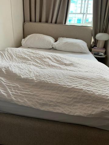 Bed (140x200 cm)  beschikbaar voor biedingen
