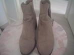 enkellaarzen van suede maat 39, Kleding | Dames, Schoenen, Verzenden, Beige, Zo goed als nieuw, Lage of Enkellaarzen
