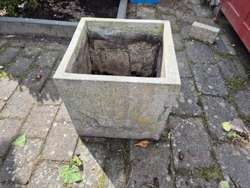 Plantenbak Bloembak 40 x 40 beton gratis beschikbaar voor biedingen