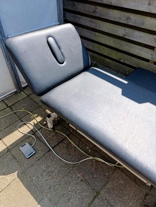 Behandeltafel elektrisch in hoogte verstelbaar., Sport en Fitness, Massageproducten, Gebruikt, Massagetafel, Ophalen