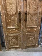Antieke dubbele deur met bewerkte panelen., Huis en Inrichting, Woonaccessoires | Overige, Ophalen of Verzenden