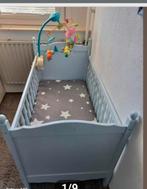 Ledikant met mobiel en nieuwe matras, Kinderen en Baby's, Babywiegjes en Ledikanten, Ophalen of Verzenden, Gebruikt, Ledikant