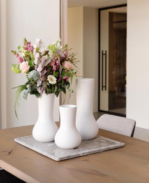 Bombyxx  Vaas 'Liora' S - Grey White Keramiek, Huis en Inrichting, Woonaccessoires | Vazen, Nieuw, Wit, Minder dan 50 cm, Aardewerk of Porselein